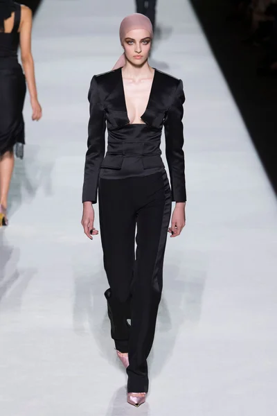 Look 27